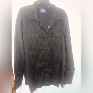 Wrangler men's black long-sleeve western snap shirt.